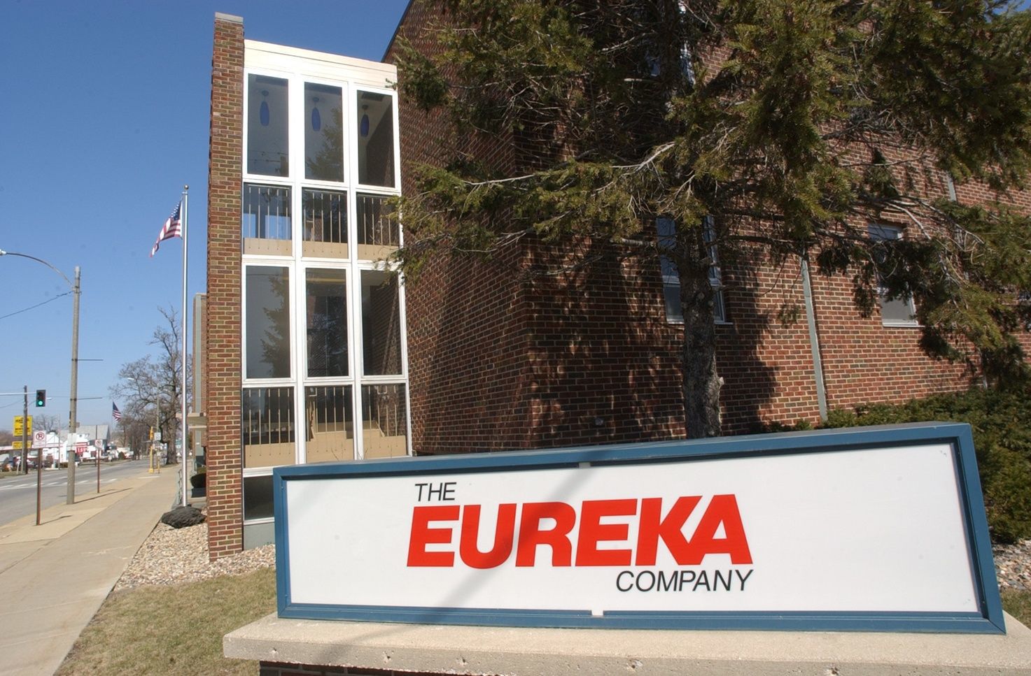 The Eureka Co. (later Electrolux)
